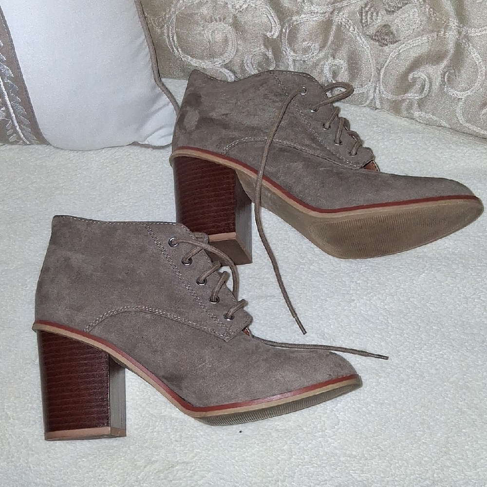 Qupid Grayish Taupe  Lace-Up Heeled Boots - Picture 6 of 7